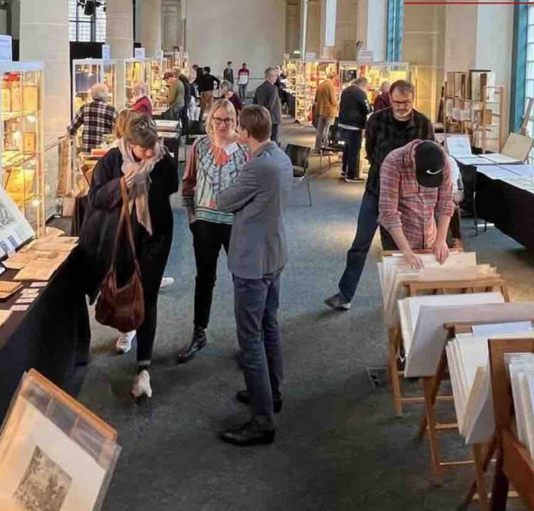 Visitors at Amsterdam International Fine & Rare Book